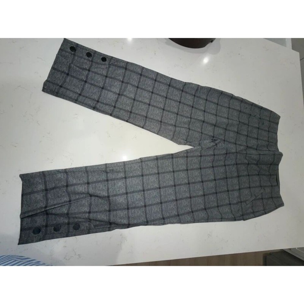 Chicos Fabulously Slimming Size 2.5 Ankle